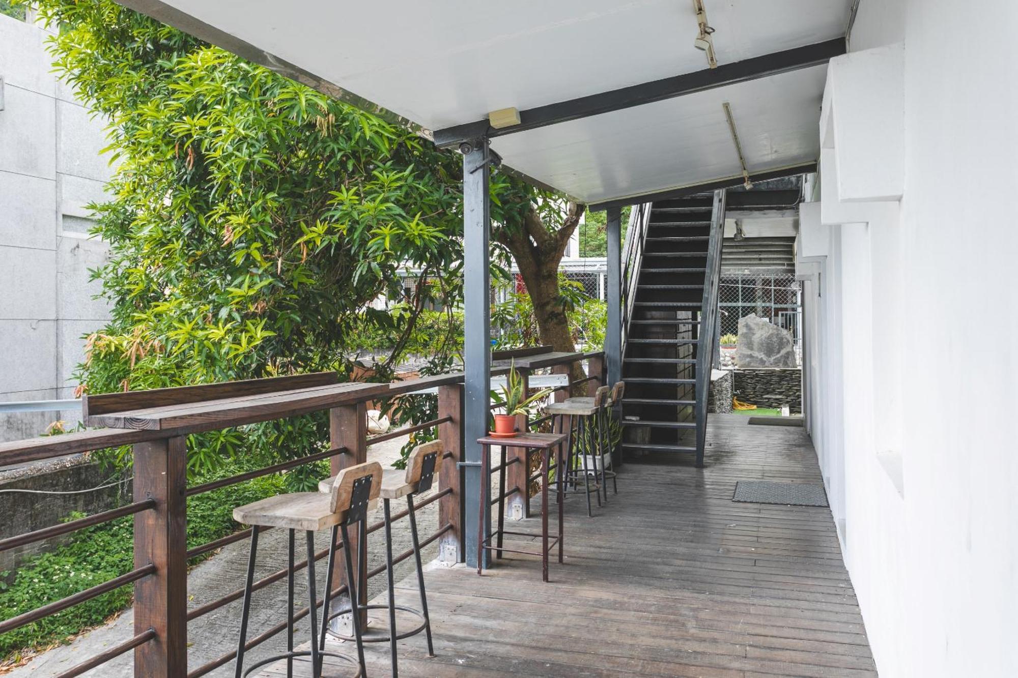 Tropical Low Boundary B&B Donghe Exterior photo